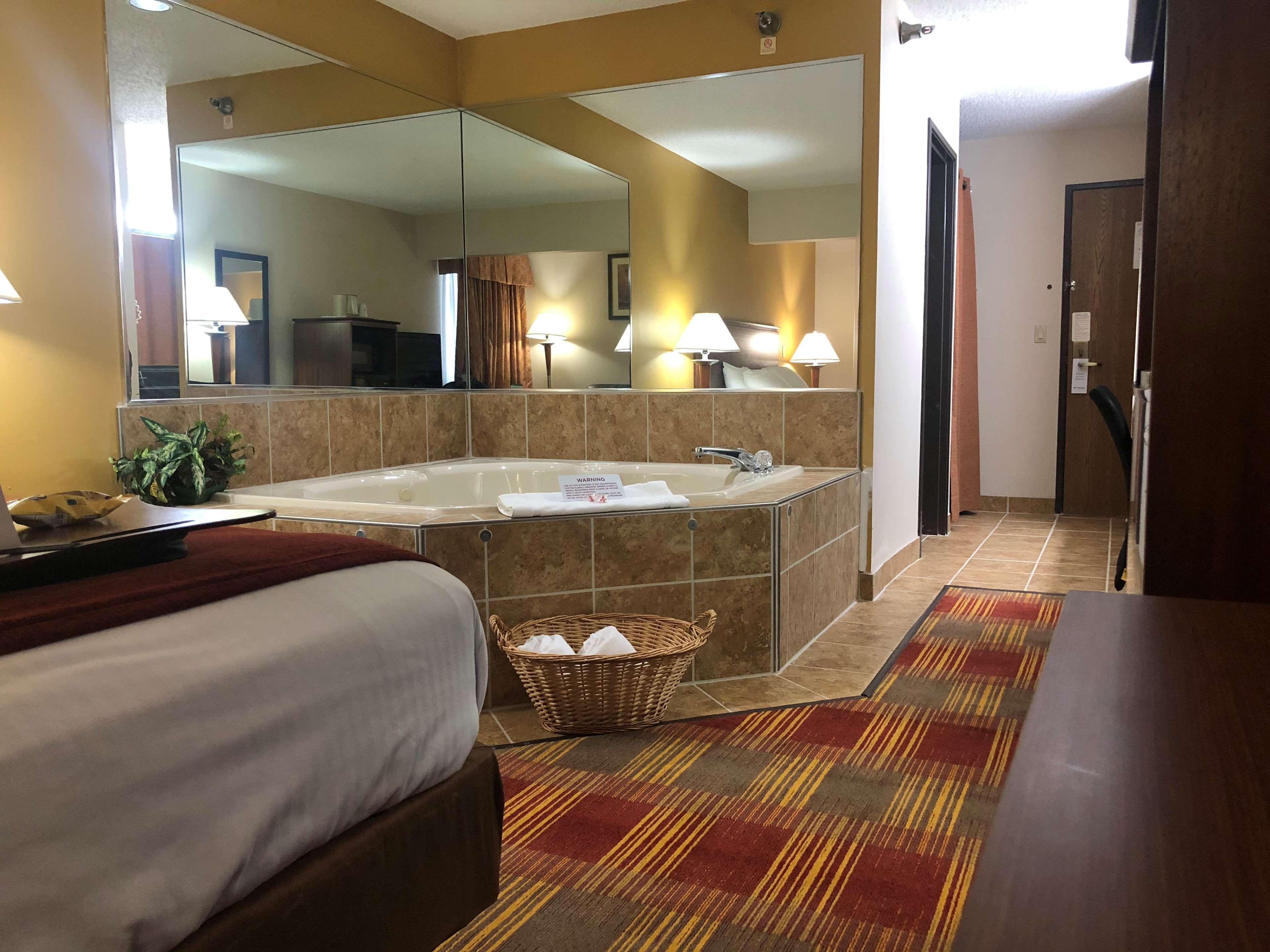 Best Western Lakewood Inn Hebron Exterior foto